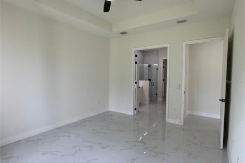 House in Port Charlotte, Florida 4 bedrooms, 200.02 sq.m. № 1792873 - photo 3