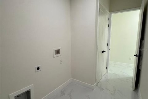 House in Port Charlotte, Florida 4 bedrooms, 200.02 sq.m. № 1792873 - photo 6