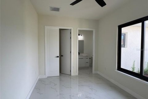 House in Port Charlotte, Florida 4 bedrooms, 200.02 sq.m. № 1792873 - photo 11