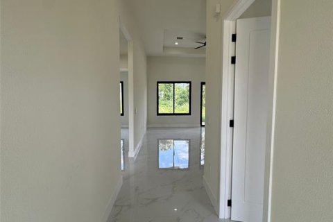 House in Port Charlotte, Florida 4 bedrooms, 200.02 sq.m. № 1792873 - photo 13