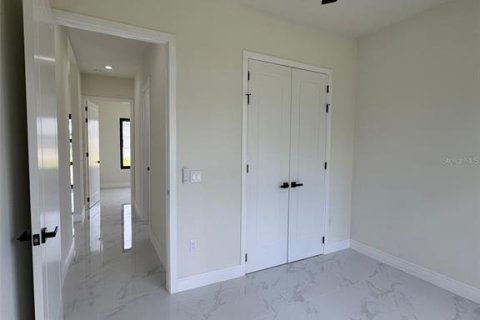 House in Port Charlotte, Florida 4 bedrooms, 200.02 sq.m. № 1792873 - photo 9