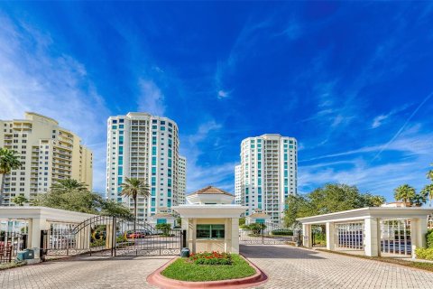 Condo in Clearwater, Florida, 3 bedrooms  № 1632254 - photo 1