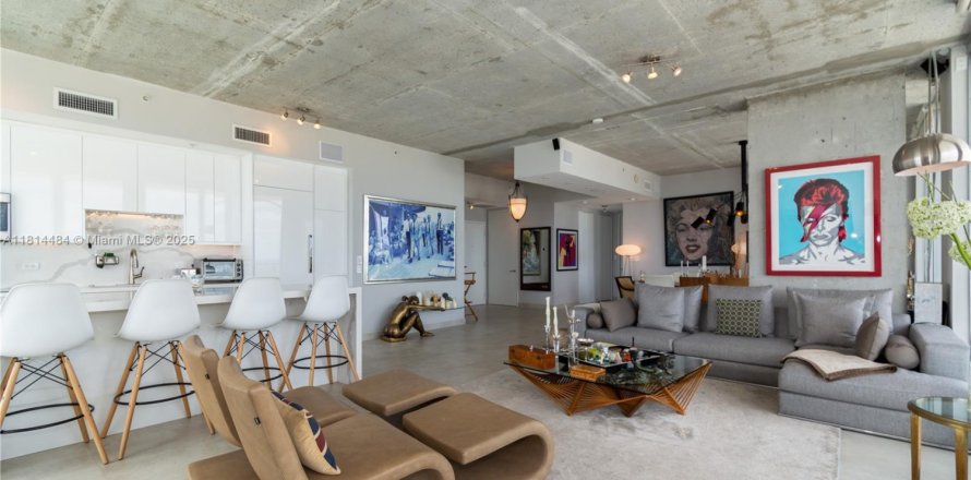 Condominio en Miami, Florida, 3 dormitorios  № 1958494