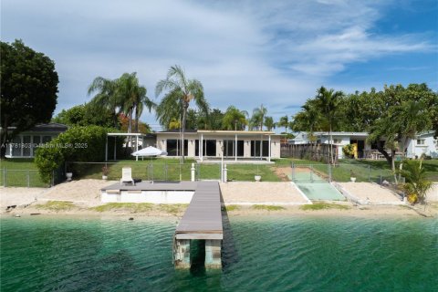 House in Miami, Florida 4 bedrooms, 175.96 sq.m. № 1728295 - photo 2
