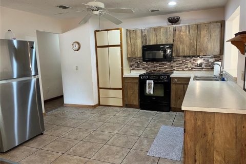 House in Ocala, Florida 3 bedrooms, 140.47 sq.m. № 1767616 - photo 10
