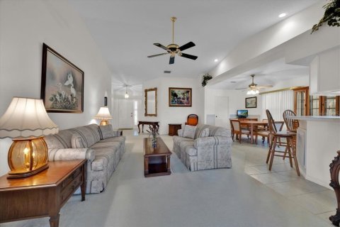 House in Haines City, Florida 2 bedrooms, 155.43 sq.m. № 1735226 - photo 4