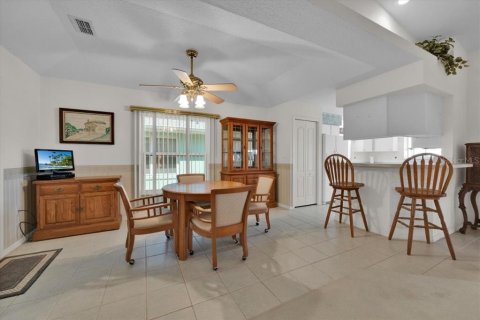 House in Haines City, Florida 2 bedrooms, 155.43 sq.m. № 1735226 - photo 5