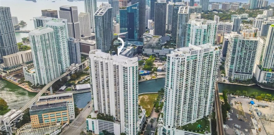 Кондоминиум с 1 спальней в Майами, Флорида № 2049855