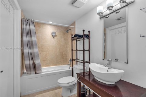 Купить кондоминиум в Майами, Флорида 1 спальня, 65.4м2, № 2049855 - фото 15