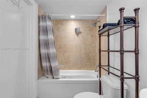 Купить кондоминиум в Майами, Флорида 1 спальня, 65.4м2, № 2049855 - фото 27