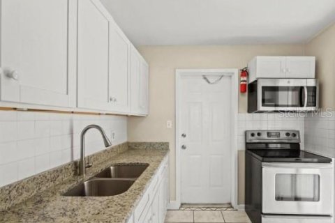Casa en venta en Port Charlotte, Florida, 3 dormitorios, 82.5 m2 № 1574161 - foto 7