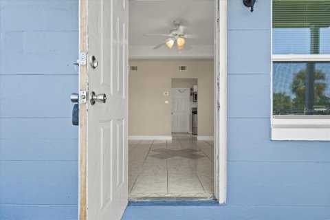 Casa en venta en Port Charlotte, Florida, 3 dormitorios, 82.5 m2 № 1574161 - foto 3