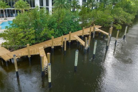 Copropriété à vendre à North Miami Beach, Floride: 3 chambres, 153.1 m2 № 2267625 - photo 11