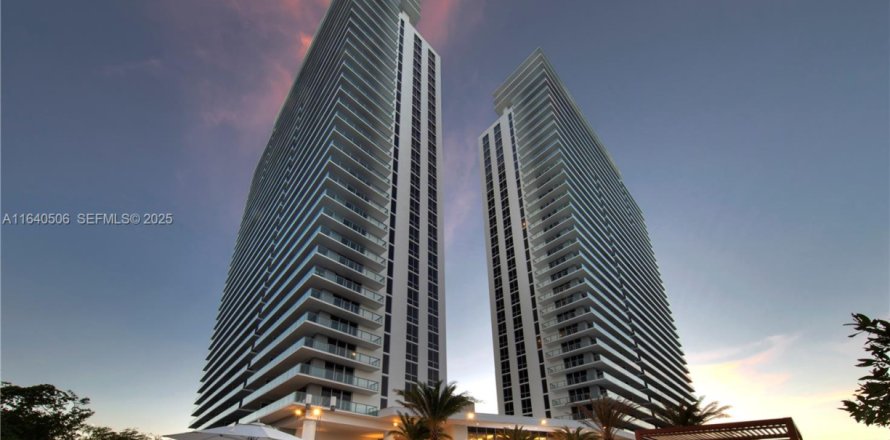 Condo à North Miami Beach, Floride, 3 chambres № 2267625