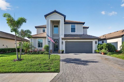 House in Bradenton, Florida 5 bedrooms, 302.58 sq.m. № 2299502