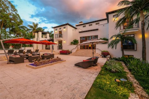 House in Coral Gables, Florida 6 bedrooms, 1221.39 sq.m. № 1698943 - photo 30