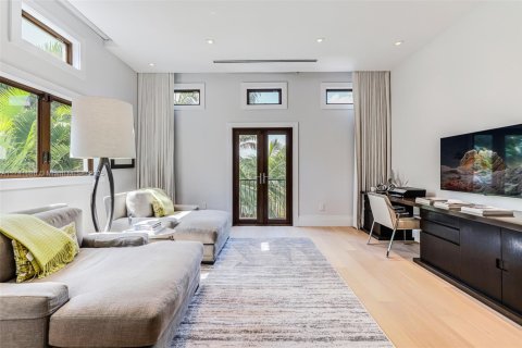 House in Coral Gables, Florida 6 bedrooms, 1221.39 sq.m. № 1698943 - photo 19
