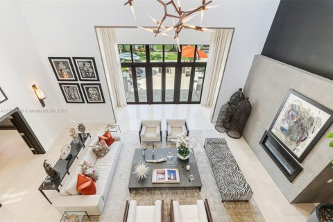 House in Coral Gables, Florida 6 bedrooms, 1221.39 sq.m. № 1698943 - photo 21