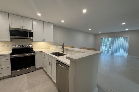 Copropriété à louer à Miami, Floride: 2 chambres, 74.69 m2 № 2179074 - photo 2