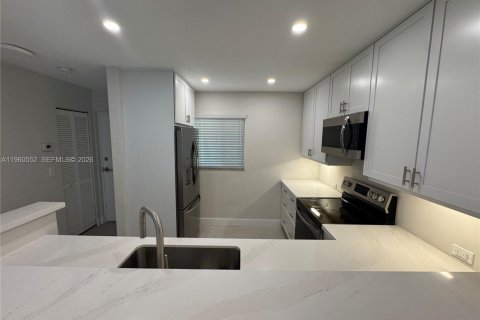 Copropriété à louer à Miami, Floride: 2 chambres, 74.69 m2 № 2179074 - photo 4