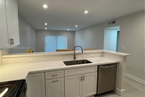 Copropriété à louer à Miami, Floride: 2 chambres, 74.69 m2 № 2179074 - photo 3