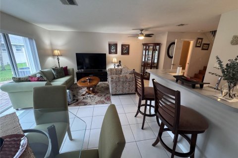 Touwnhouse à vendre à Sunrise, Floride: 3 chambres, 134.15 m2 № 2084815 - photo 2