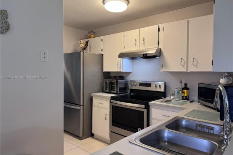 Touwnhouse à vendre à Sunrise, Floride: 3 chambres, 134.15 m2 № 2084815 - photo 4