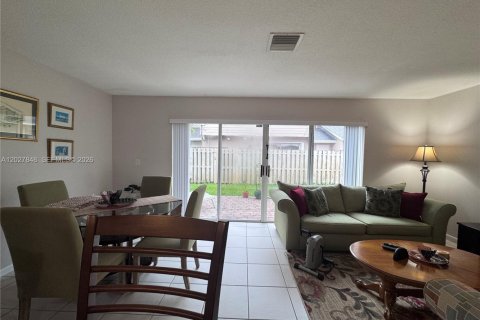 Touwnhouse à Sunrise, Floride 3 chambres, 134.15 m2 № 2084815