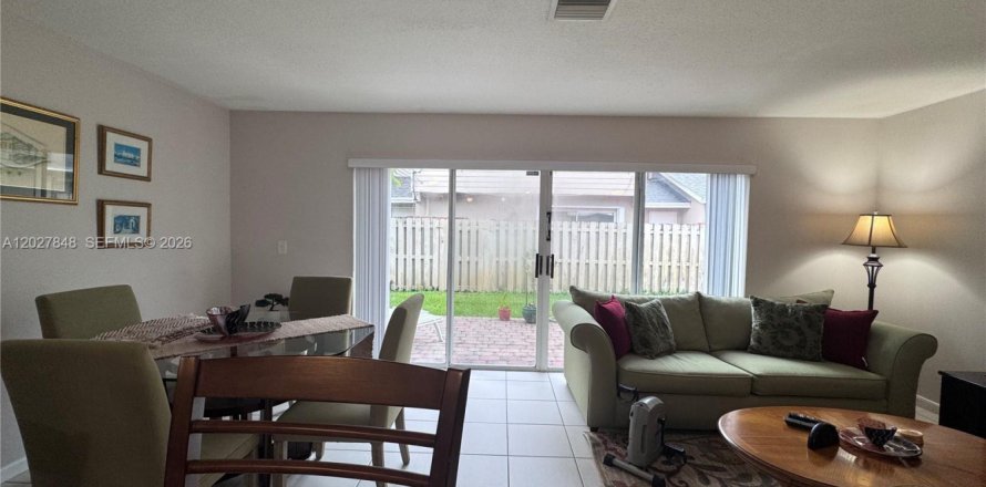 Touwnhouse à Sunrise, Floride 3 chambres, 134.15 m2 № 2084815