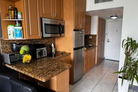 Condo in Sunny Isles Beach, Florida  № 2040194 - photo 6
