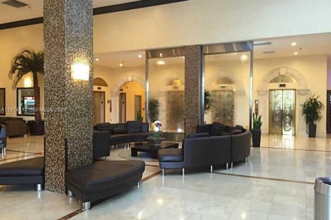 Condo in Sunny Isles Beach, Florida  № 2040194 - photo 2