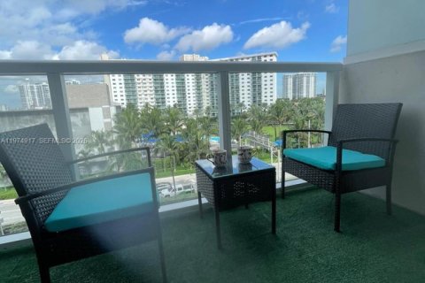 Condo in Sunny Isles Beach, Florida  № 2040194 - photo 16