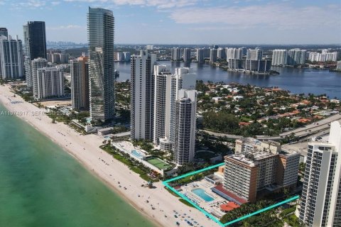 Condo in Sunny Isles Beach, Florida  № 2040194 - photo 26