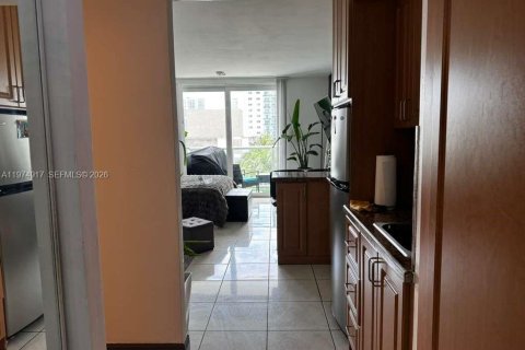 Condo in Sunny Isles Beach, Florida  № 2040194 - photo 8