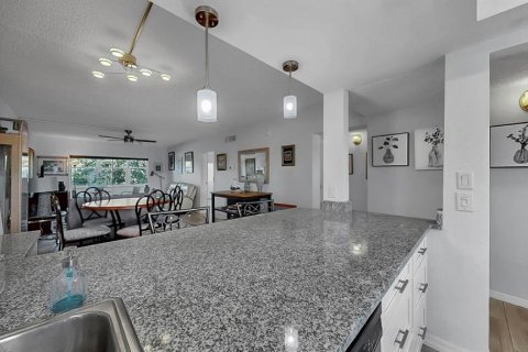 Condominio en venta en Saint Petersburg, Florida, 2 dormitorios, 100.8 m2 № 2099838 - foto 5