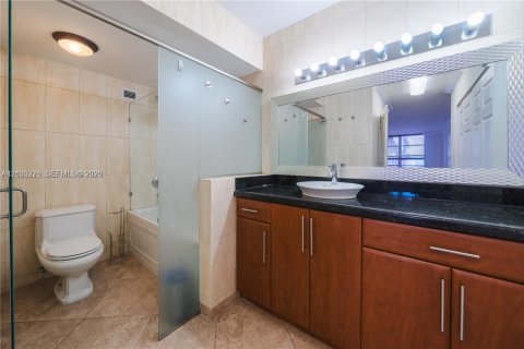 Copropriété à louer à Hollywood, Floride: 2 chambres, 119.94 m2 № 2432257 - photo 25