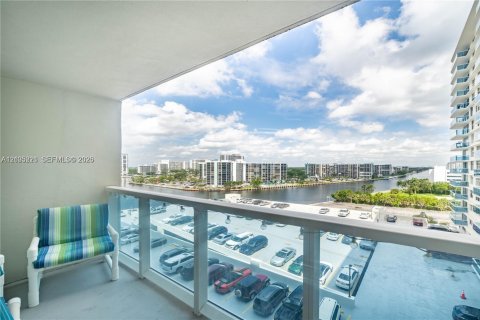Copropriété à louer à Hollywood, Floride: 2 chambres, 119.94 m2 № 2432257 - photo 26