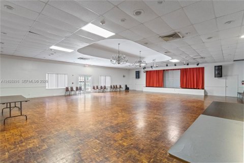 Copropriété à louer à Hollywood, Floride: 2 chambres, 119.94 m2 № 2432257 - photo 10