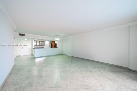 Copropriété à louer à Hollywood, Floride: 2 chambres, 119.94 m2 № 2432257 - photo 18