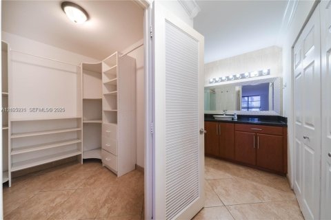 Copropriété à louer à Hollywood, Floride: 2 chambres, 119.94 m2 № 2432257 - photo 24