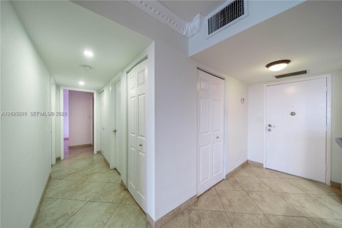Copropriété à louer à Hollywood, Floride: 2 chambres, 119.94 m2 № 2432257 - photo 20
