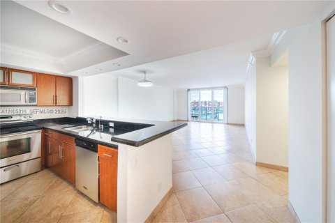 Copropriété à louer à Hollywood, Floride: 2 chambres, 119.94 m2 № 2432257 - photo 17