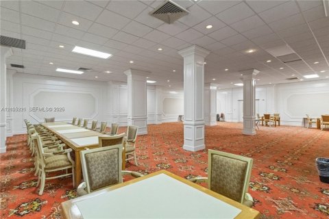 Copropriété à louer à Hollywood, Floride: 2 chambres, 119.94 m2 № 2432257 - photo 9