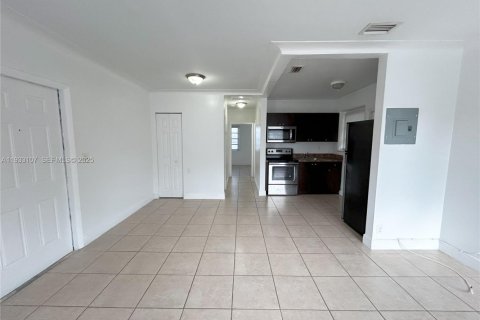Apartamento en alquiler en Miami, Florida, 1 dormitorio, 46.45 m2 № 1991876 - foto 4