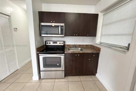 Apartamento en alquiler en Miami, Florida, 1 dormitorio, 46.45 m2 № 1991876 - foto 2