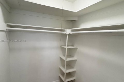 Apartamento en alquiler en Miami, Florida, 1 dormitorio, 46.45 m2 № 1991876 - foto 9