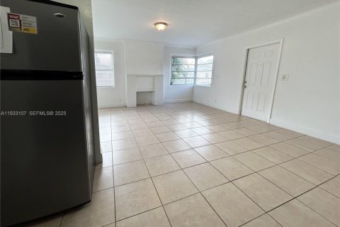 Apartamento en alquiler en Miami, Florida, 1 dormitorio, 46.45 m2 № 1991876 - foto 3