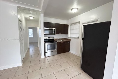 Apartamento en alquiler en Miami, Florida, 1 dormitorio, 46.45 m2 № 1991876 - foto 1