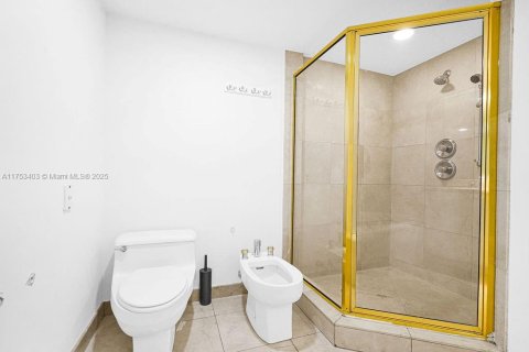 Condo in Surfside, Florida, 2 bedrooms  № 1864927 - photo 26
