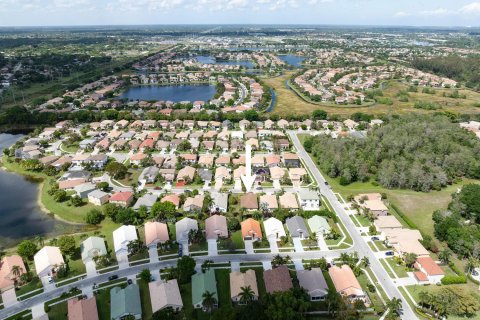 House in Wellington, Florida 3 bedrooms, 145.02 sq.m. № 1118705 - photo 1